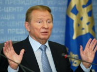 File photo of Ukrainian President Leonid Kuchma gesturing as he answers media questions at a news conference at the presidential press centre in Kiev